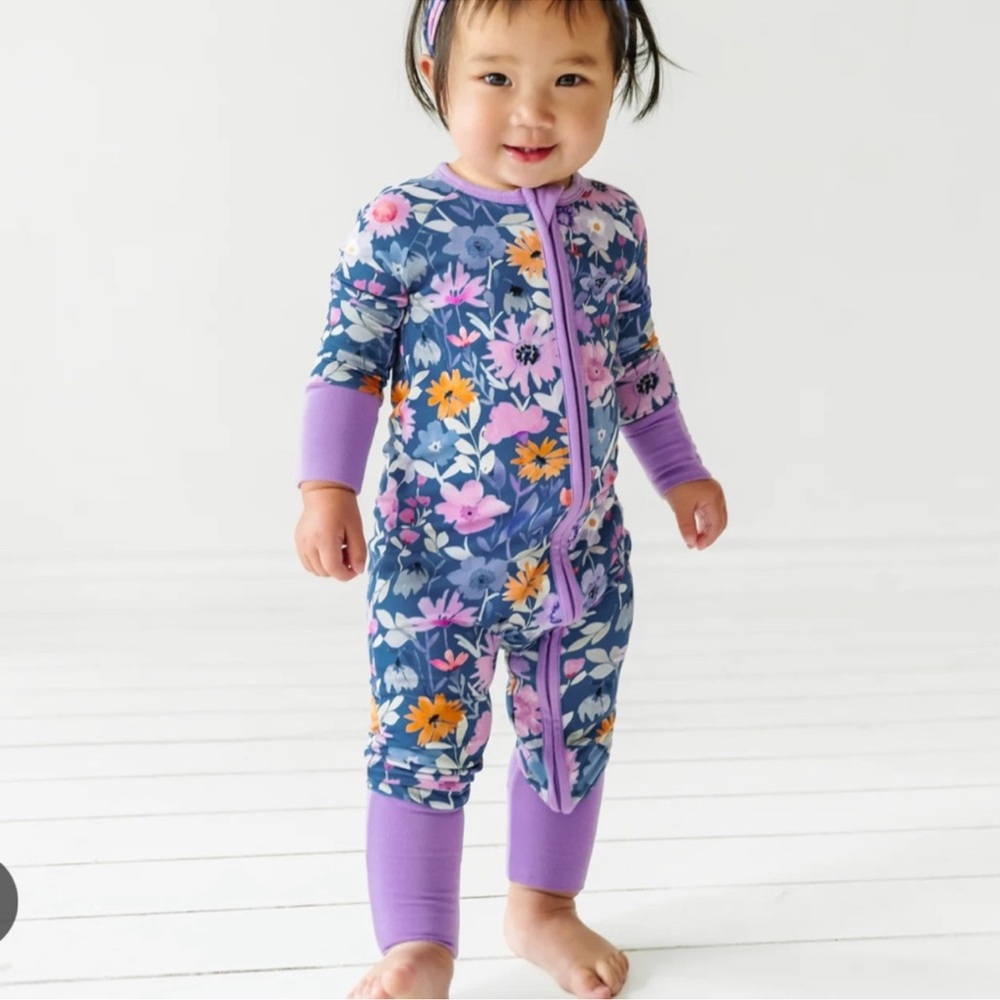 little sleepies dusk blooms 3-6 months gently used